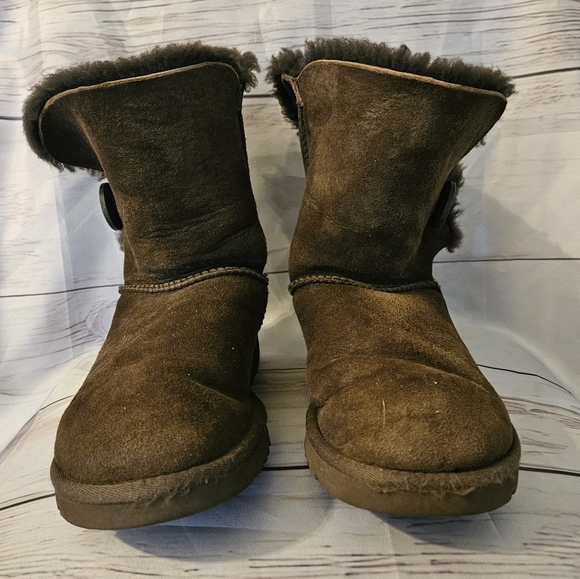 UGG Australia Bailey Button 5803 Boots Women’s Size 6 Chestnut Brown Sheepskin - Picture 2 of 10